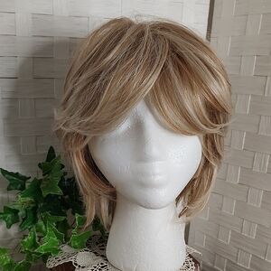 👉*CUTE* 10" SHORT PIXIE SHAG WIG WITH BANGS ~BLOND W/ REDDISH HIGHLIGHTS ~AVG